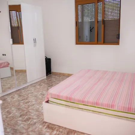 Ruhiges Und Karpen & Golem Appartement Bago